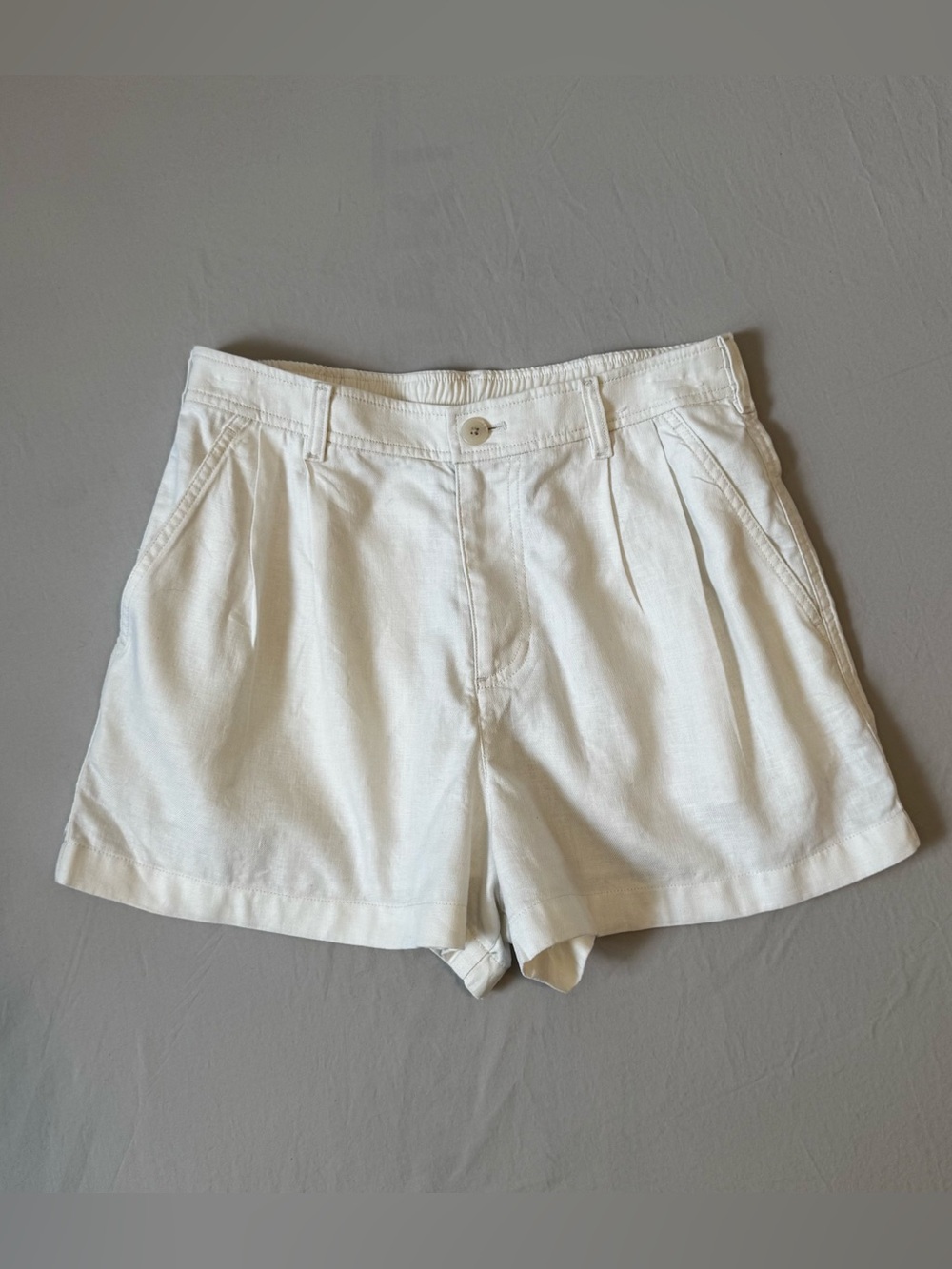 Uniqlo High-Waist Pleated Linen Blend Women's Shorts in White Size Medium EUC